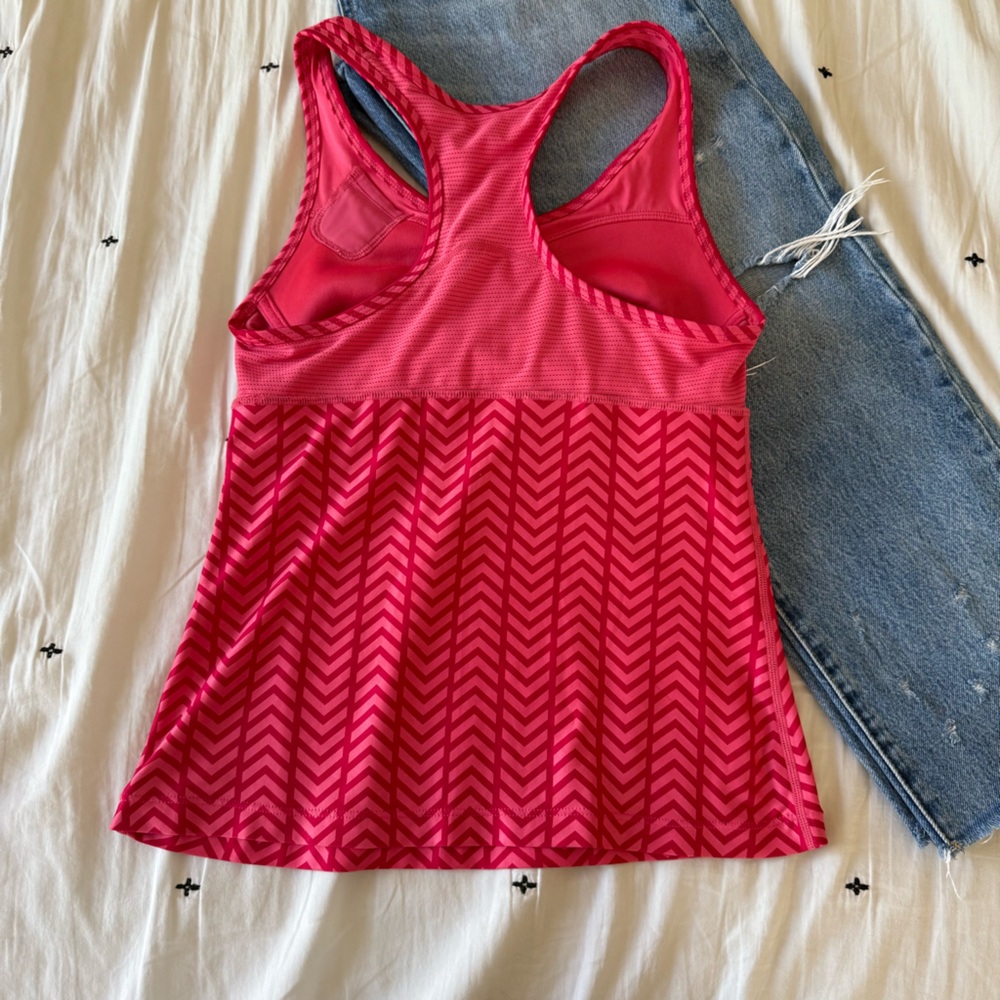 Nike Pink Chevron Dri-FIT Tank Size medium - Picture 4 of 5